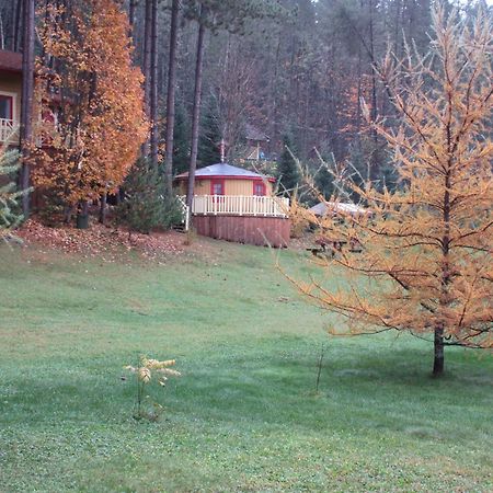 La Maison Sous Les Arbres Saint Roch de Mekinac Exterior foto